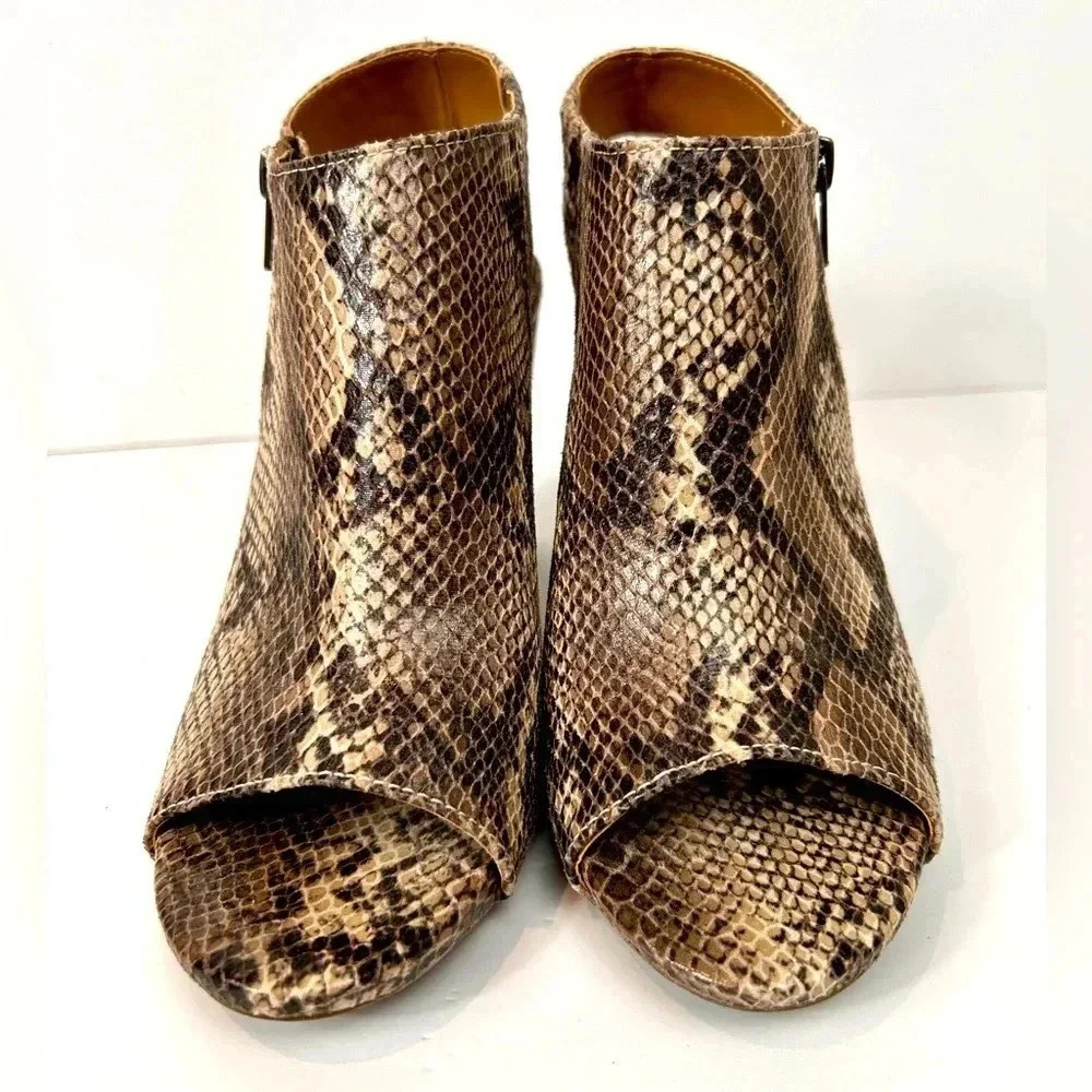 Fergalicious open-toe chunky heel shoe, size 10, faux snakeskin, NEW, Sandals